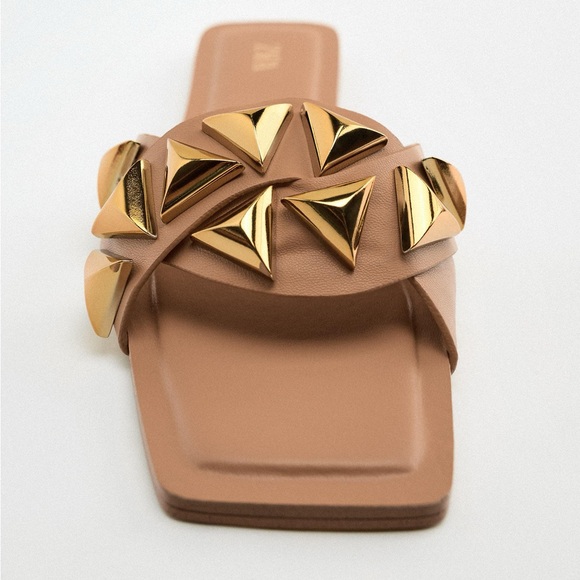 NWT ZARA WOMEN’S GOLD STUDDED FLAT SANDAL SIZE 39 - Picture 3 of 8